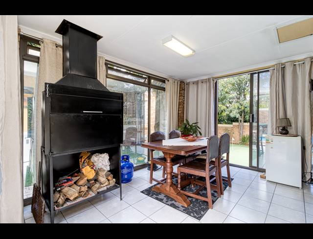 3 BEDROOM SECTIONAL TITLE RENTED IN NORTH RIDING